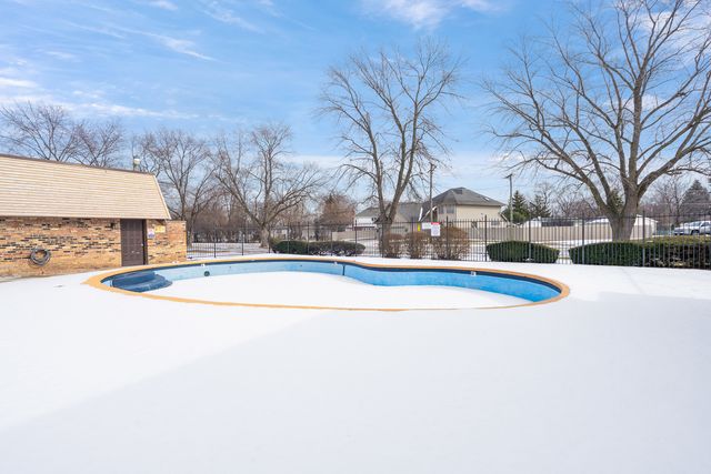 7306 BLACKSTONE Avenue 2, Justice, IL 60458