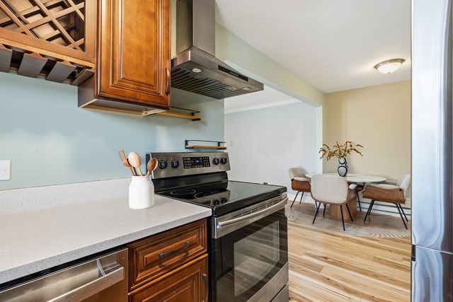 7306 BLACKSTONE Avenue 2, Justice, IL 60458