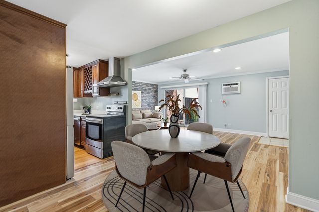 7306 BLACKSTONE Avenue 2, Justice, IL 60458