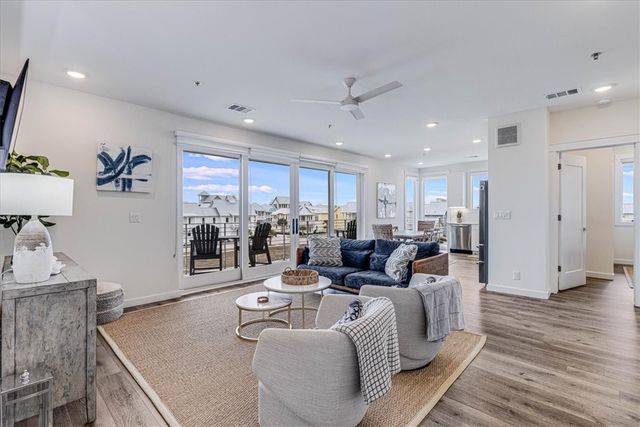 630 Center Square West 307, Port Aransas, TX 78373