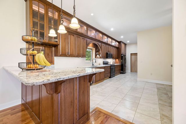 1500 Jackson Point Rd, Sewanee, TN 37375