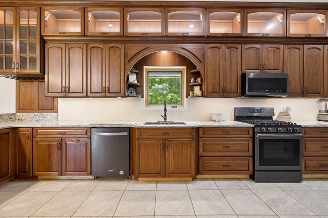 1500 Jackson Point Rd, Sewanee, TN 37375