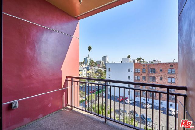 345 S Gramercy Place 205, Los Angeles, CA 90020
