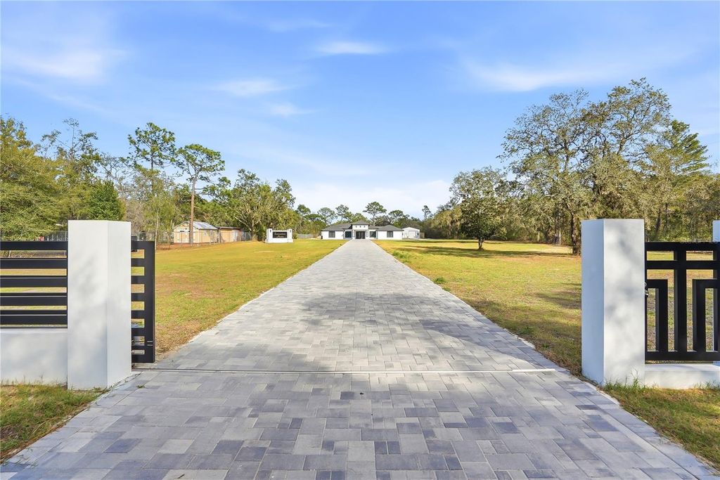 Image 6 of property listing at 17736 OVERSTREET LANE, Spring Hill, FL 34610