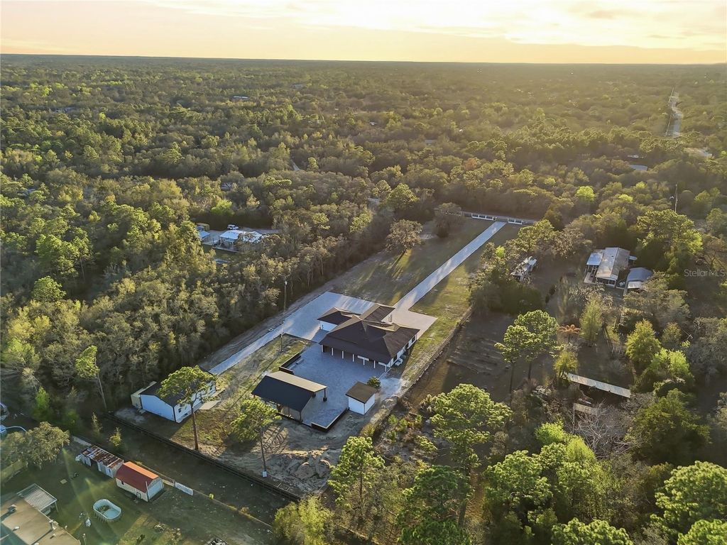 Image 72 of property listing at 17736 OVERSTREET LANE, Spring Hill, FL 34610