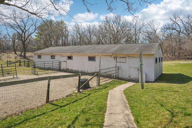 S102W33389 County Road Lo, Mukwonago, WI 53149