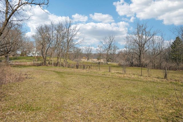 S102W33389 County Road Lo, Mukwonago, WI 53149