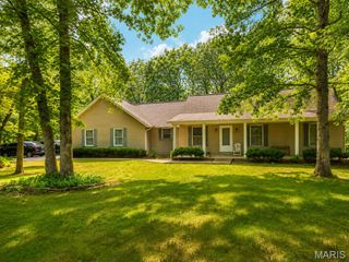 3241 Cambridge Drive, Festus, MO 63028