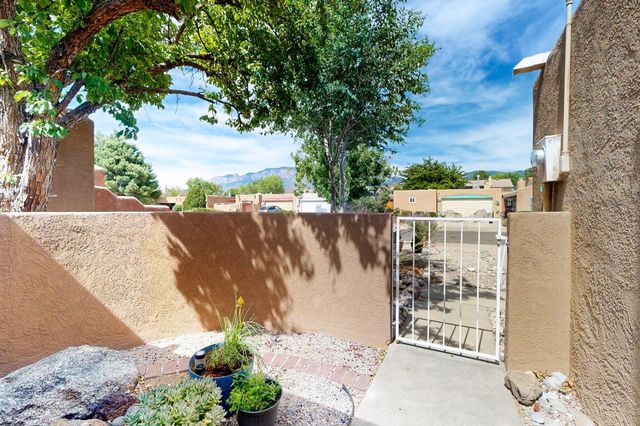 5247 Zurich Place NE, Albuquerque, NM 87111