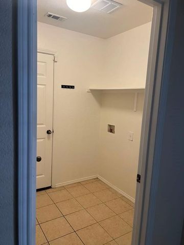 5716 Sapphire Pool Trail, Fort Worth, TX 76244