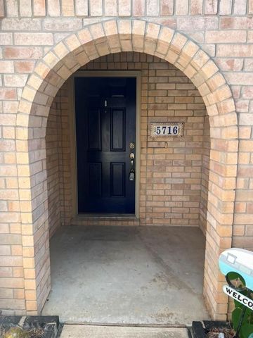 5716 Sapphire Pool Trail, Fort Worth, TX 76244