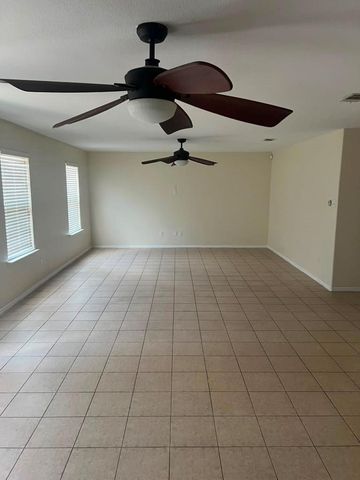 5716 Sapphire Pool Trail, Fort Worth, TX 76244
