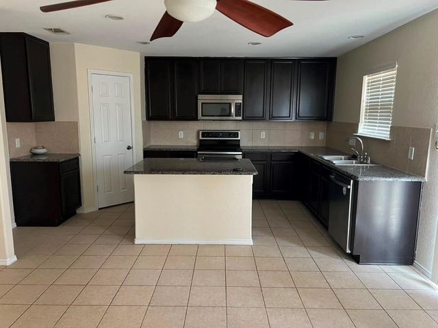 5716 Sapphire Pool Trail, Fort Worth, TX 76244