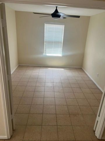 5716 Sapphire Pool Trail, Fort Worth, TX 76244