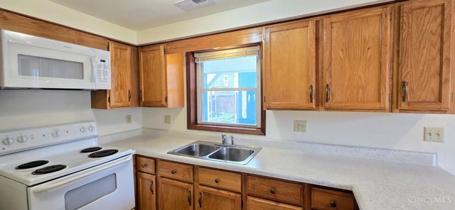 10070 St Rt 132, Pleasant Plain, OH 45162