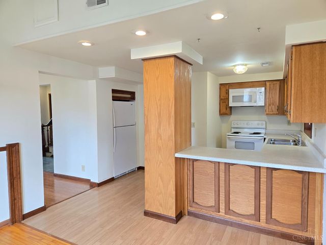 10070 St Rt 132, Pleasant Plain, OH 45162