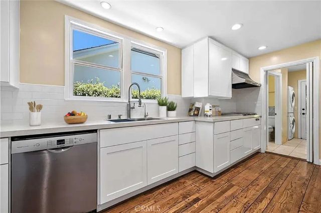 15454 Sutton Street, Sherman Oaks, CA 91403