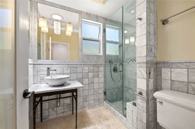 15454 Sutton Street, Sherman Oaks, CA 91403