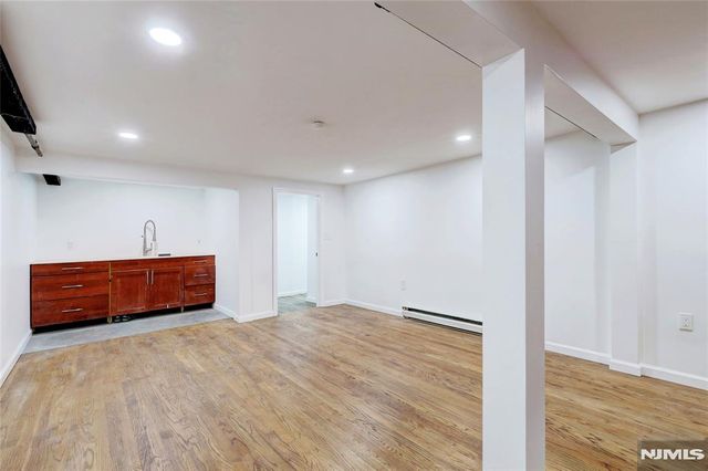 4-21 Saddle River, Fair Lawn, NJ 07410