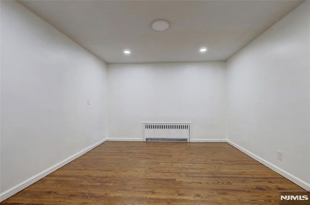 4-21 Saddle River, Fair Lawn, NJ 07410