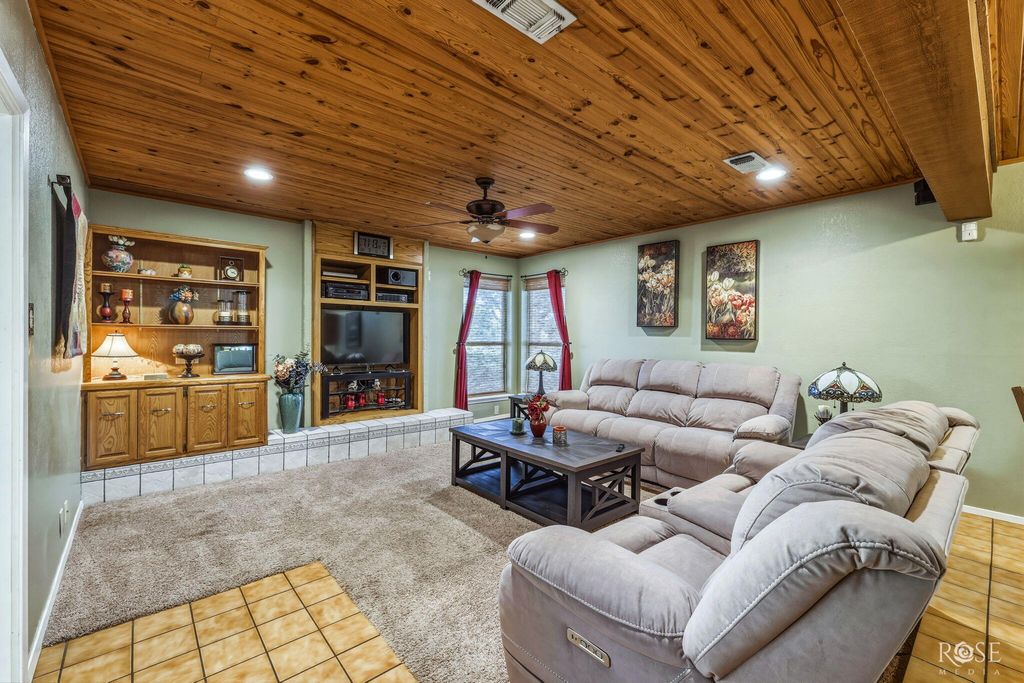 Image 13 of property listing at 1581 Becker Lane, San Angelo, TX 76904