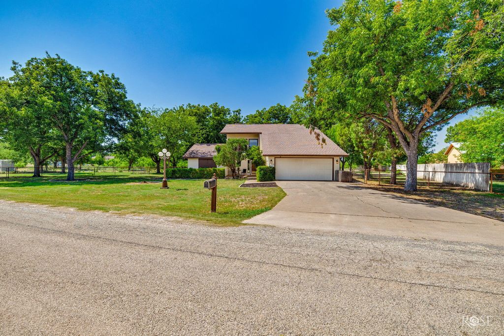Image 2 of property listing at 1581 Becker Lane, San Angelo, TX 76904