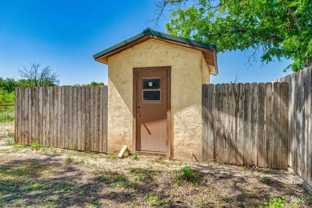 Image 40 of property listing at 1581 Becker Lane, San Angelo, TX 76904