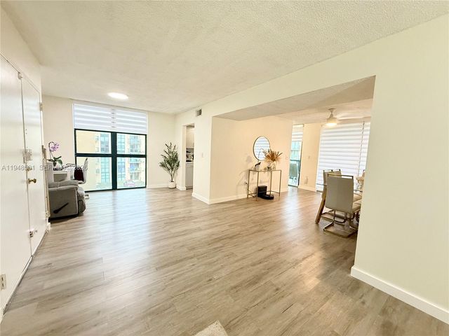 11800 SW 18th St 410-4, Miami, FL 33175