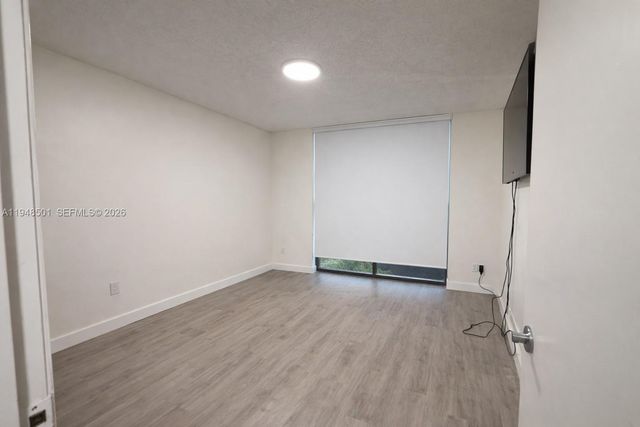 11800 SW 18th St 410-4, Miami, FL 33175