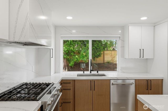 1529 172nd Place NE, Bellevue, WA 98008