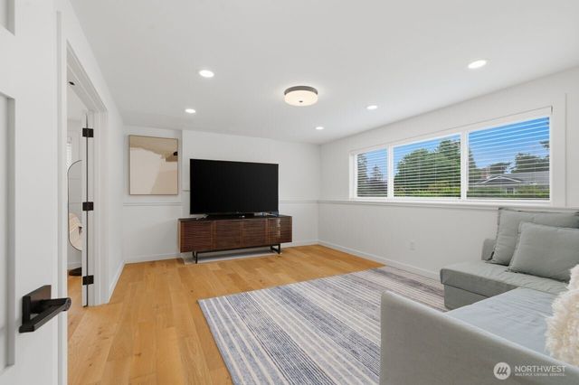 1529 172nd Place NE, Bellevue, WA 98008