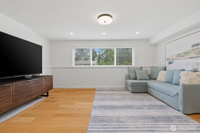 1529 172nd Place NE, Bellevue, WA 98008
