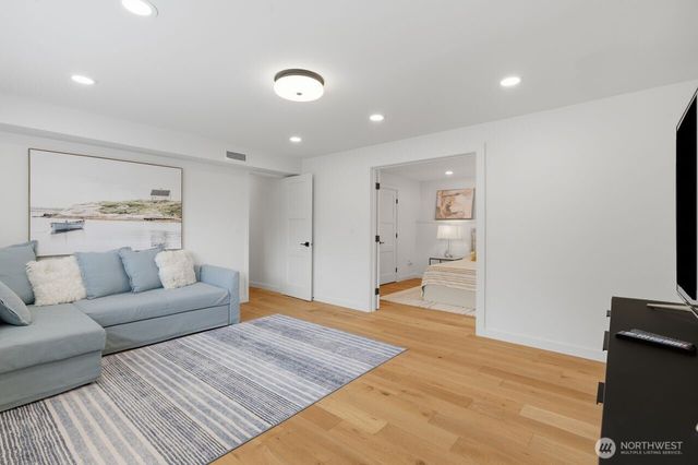1529 172nd Place NE, Bellevue, WA 98008