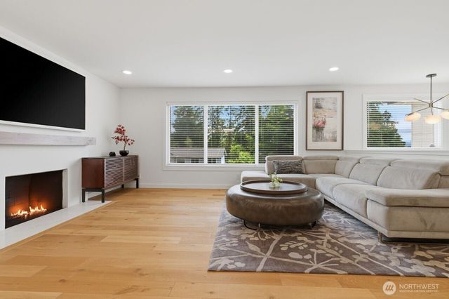 1529 172nd Place NE, Bellevue, WA 98008