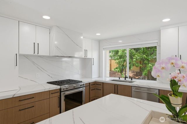 1529 172nd Place NE, Bellevue, WA 98008