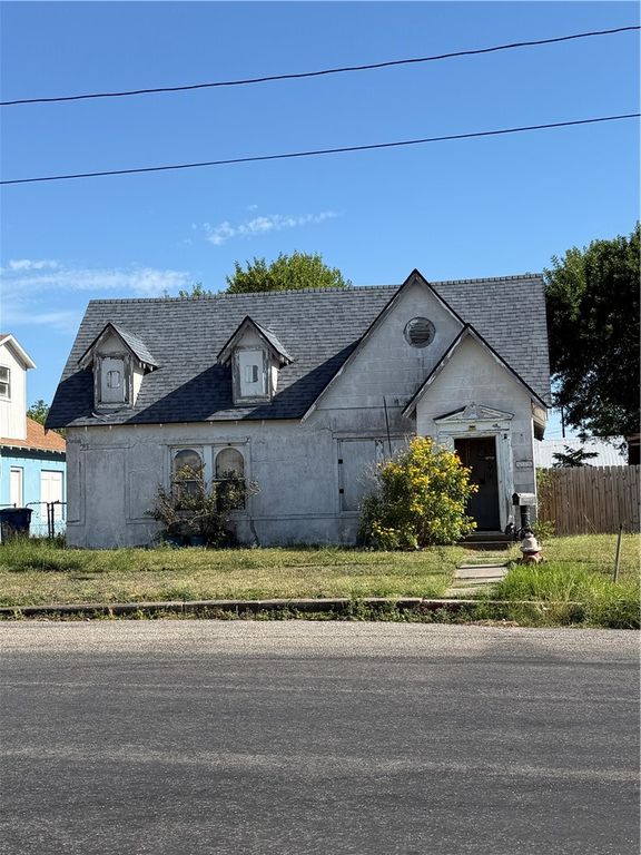 525 W George, Sinton, TX 78387 — exterior