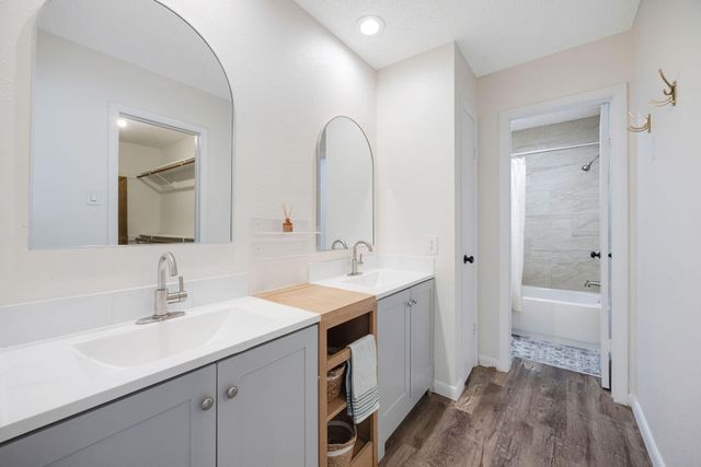 3711 Moss Tree Road, Houston, TX 77043