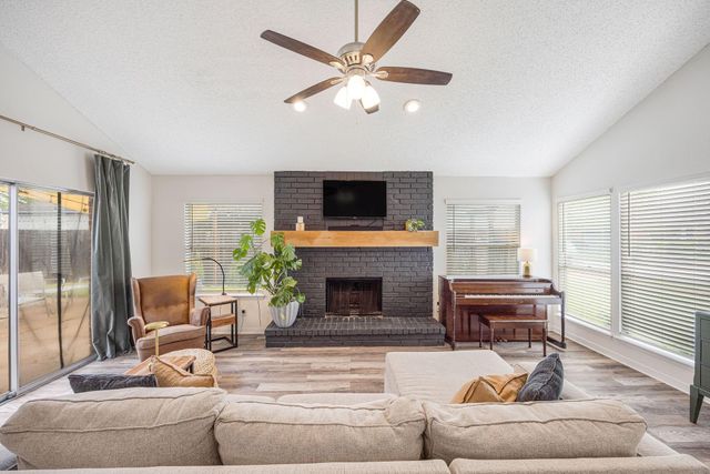 3711 Moss Tree Road, Houston, TX 77043