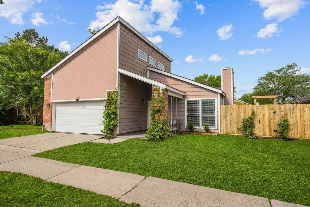 3711 Moss Tree Road, Houston, TX 77043