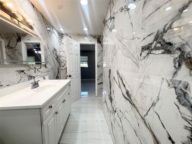 3000 NW 43rd Terrace 106, Lauderdale Lakes, FL 33313