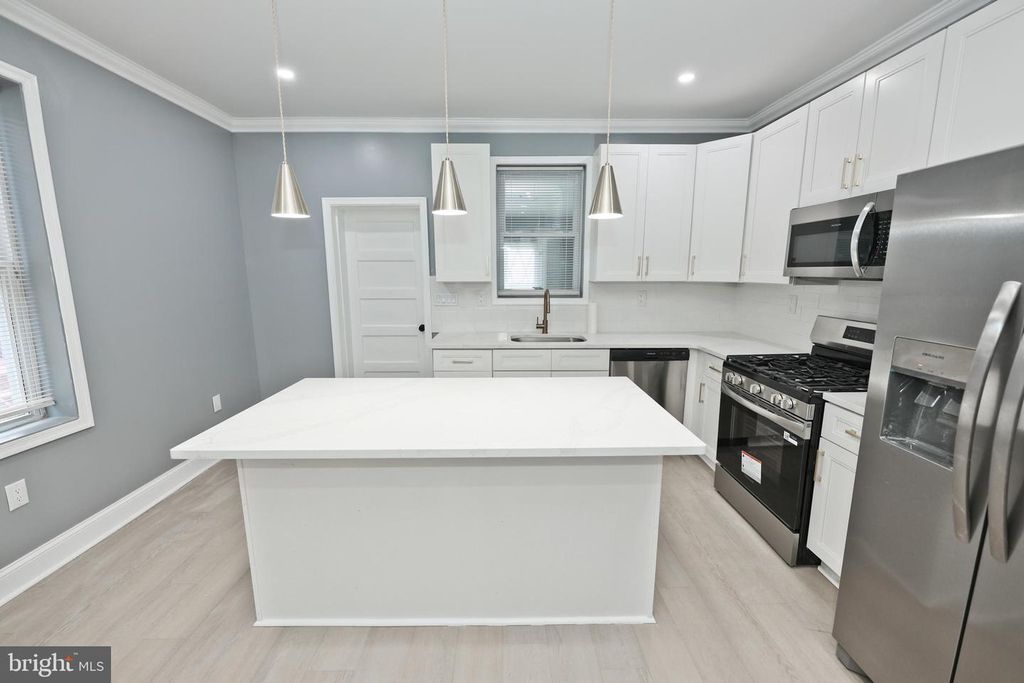 6124 WASHINGTON AVE, Philadelphia, PA 19143