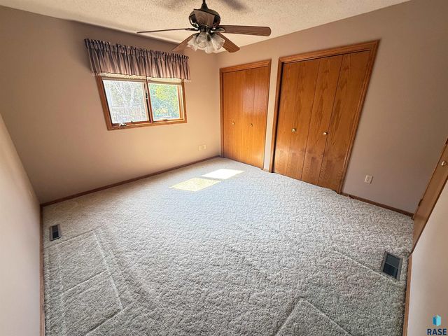 4712 E Hanna Cir Circle, Sioux Falls, SD 57110