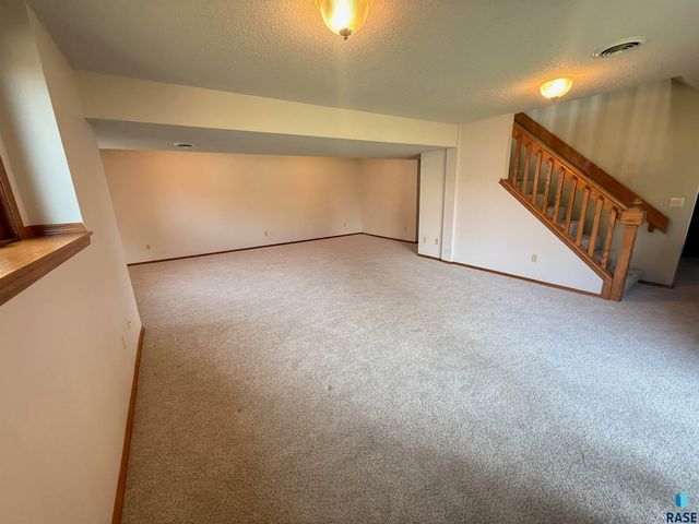 4712 E Hanna Cir Circle, Sioux Falls, SD 57110