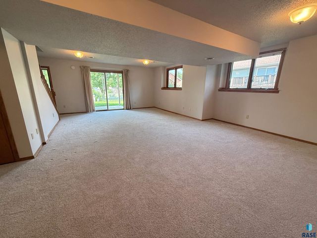 4712 E Hanna Cir Circle, Sioux Falls, SD 57110