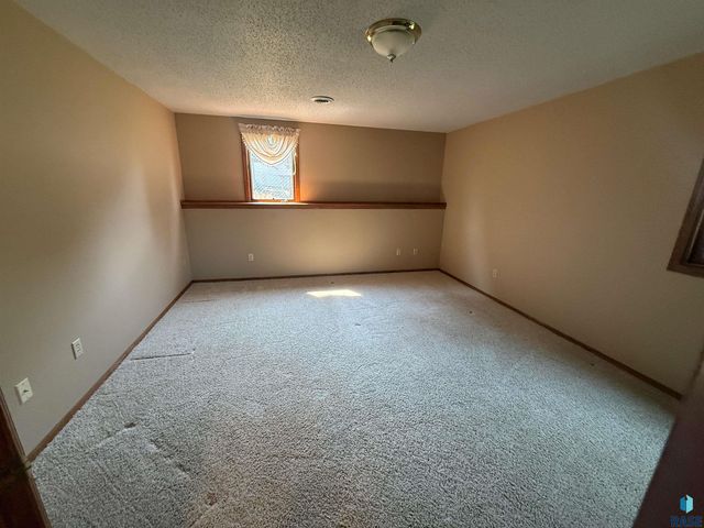 4712 E Hanna Cir Circle, Sioux Falls, SD 57110