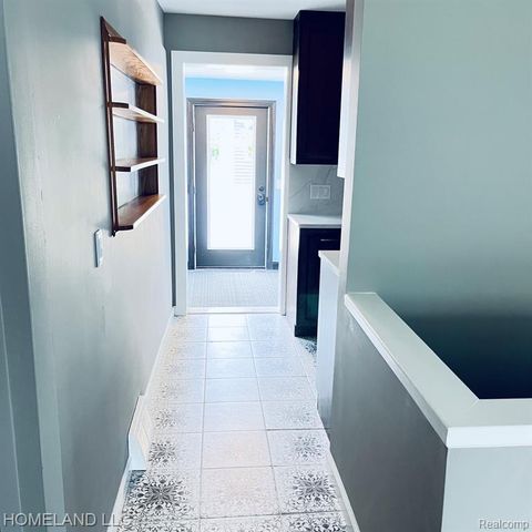 4039 Lotus Drive, Waterford, MI 48329