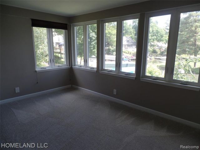 4039 Lotus Drive, Waterford, MI 48329