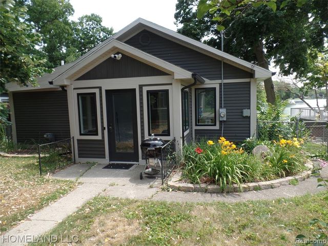 4039 Lotus Drive, Waterford, MI 48329