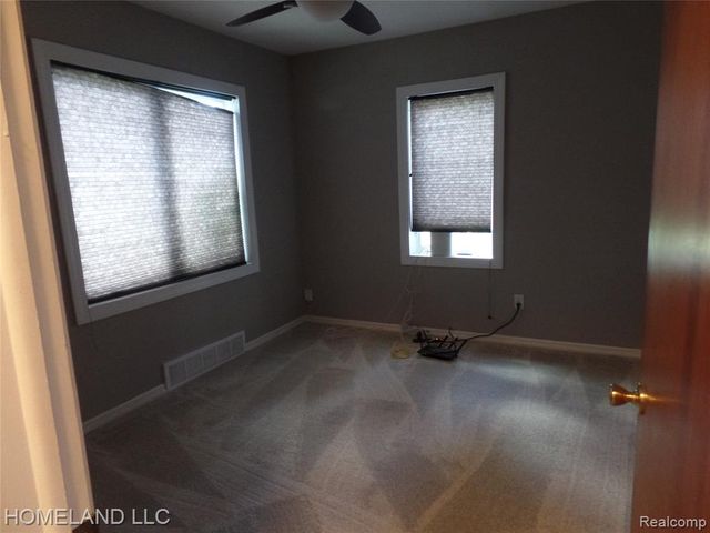 4039 Lotus Drive, Waterford, MI 48329