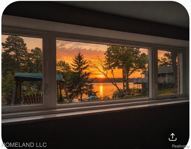 4039 Lotus Drive, Waterford, MI 48329